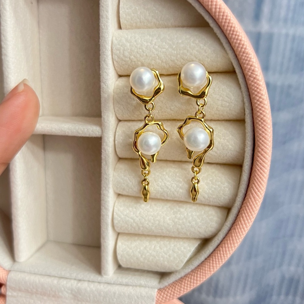 Elegant Gold and Pearl Drop Earrings